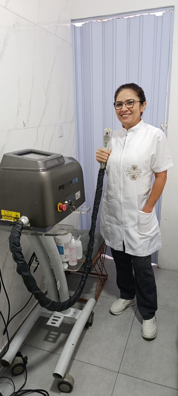 Jô Batista com Equipamento de Depilação a Laser